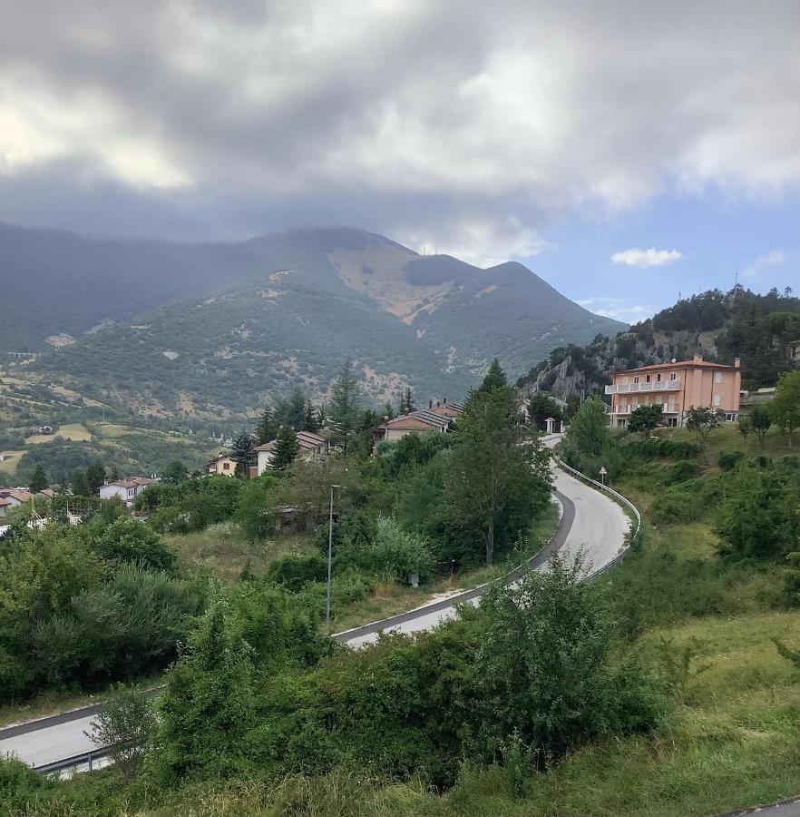 Villa La Cerbiatta Castel Di Sangro Esterno foto
